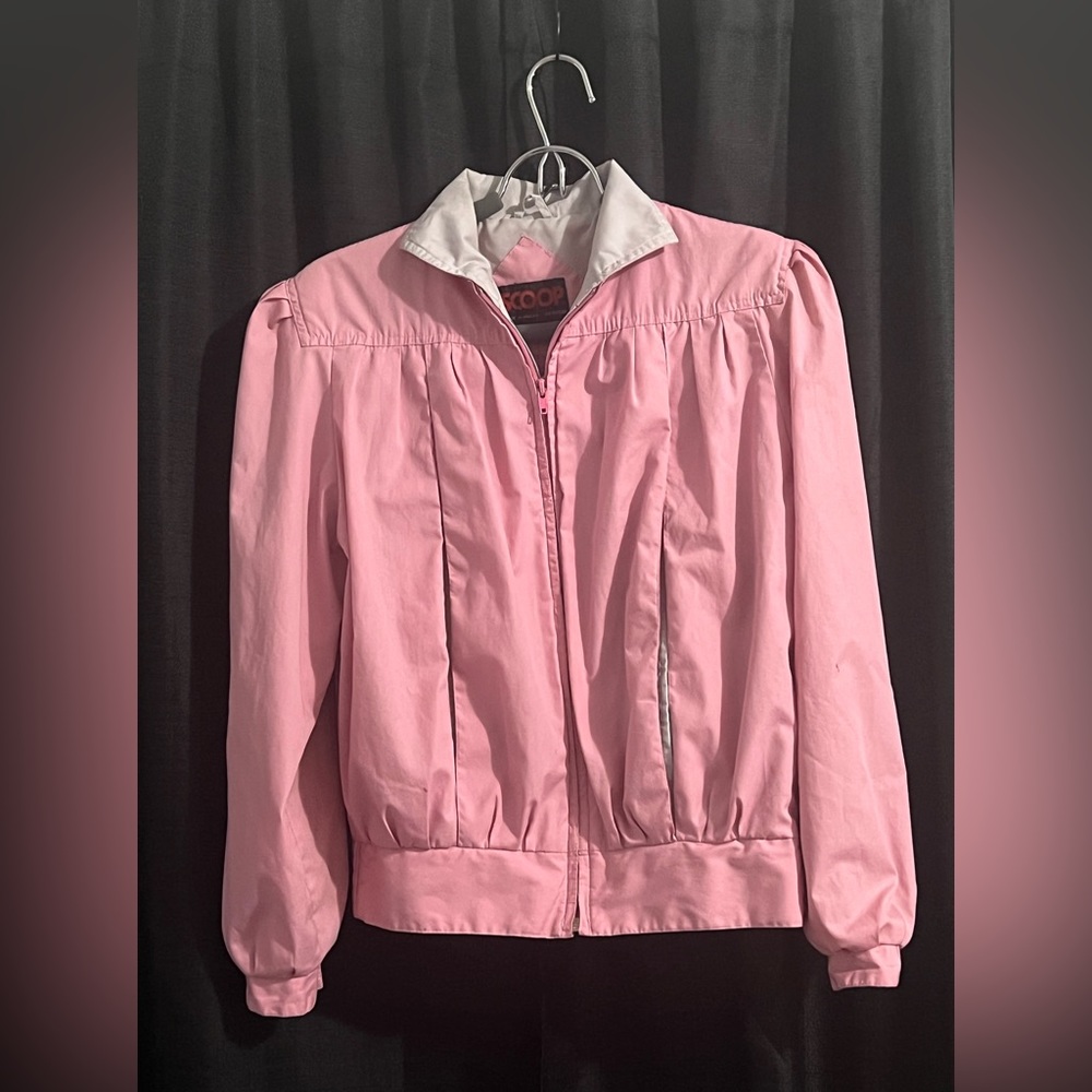 It came from the 80s. Delightful Spring Jacket. Fully Vintage. A total Gem.